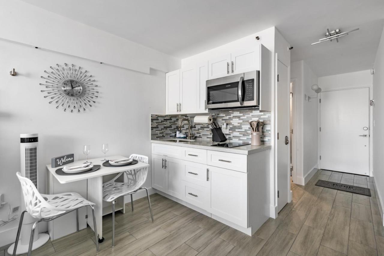 Newly Renovated Oceanfront Studio W/ Balcony - Daytona Beach 아파트 외부 사진