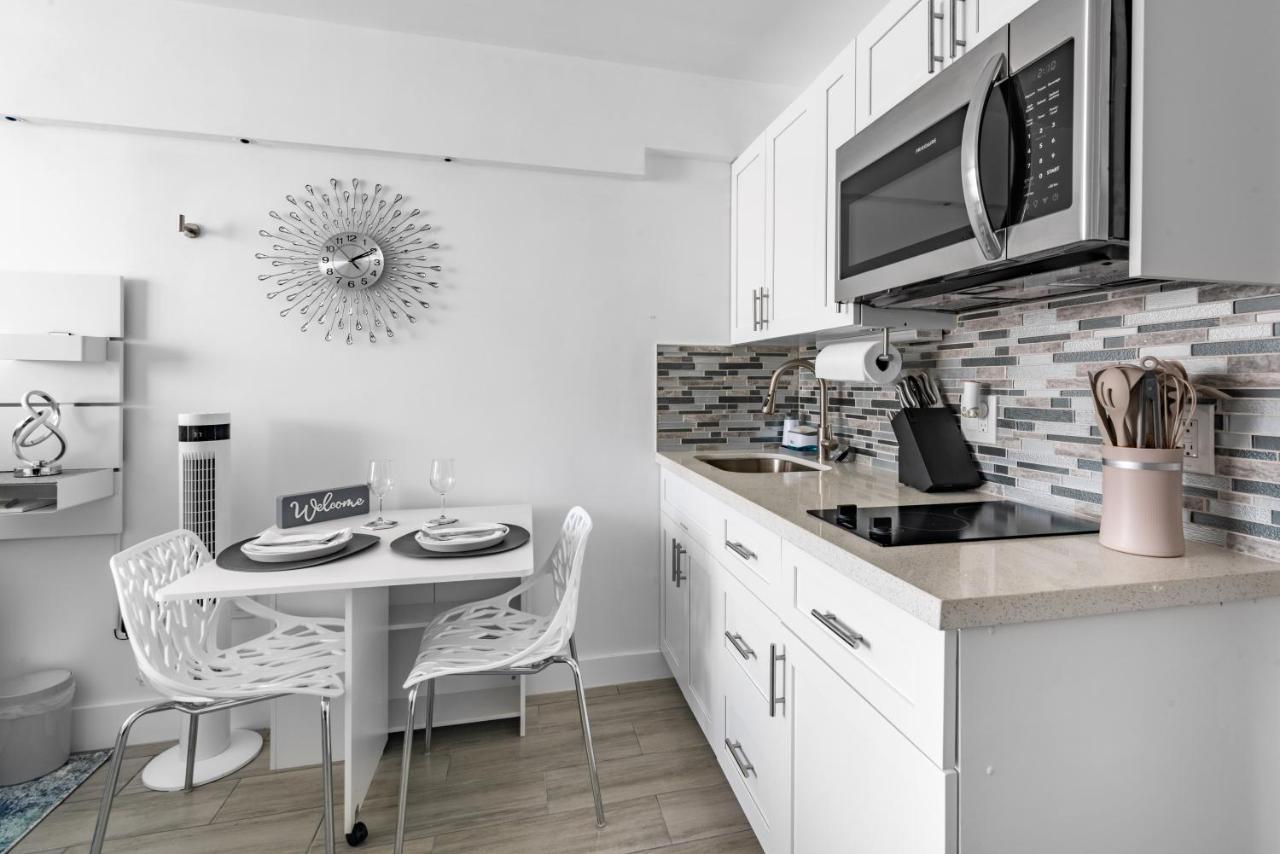 Newly Renovated Oceanfront Studio W/ Balcony - Daytona Beach 아파트 외부 사진